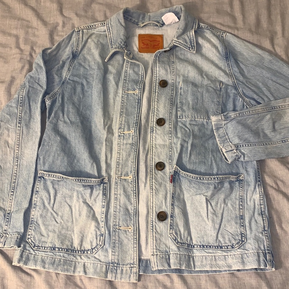 Levi Lightwash Denim Jacket. Size L.